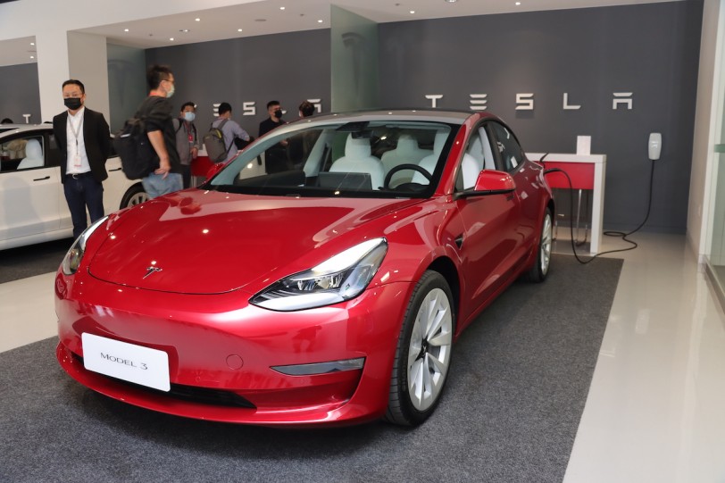 不只賣車、連能源供應也幫你處理！Tesla 家用充電與第三代 Wall Connect 壁掛式充電座實地解說！