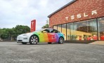 亞洲首輛彩虹 Model 3 現身台灣 TESLA 與驕傲同行,全民提案挺彩虹