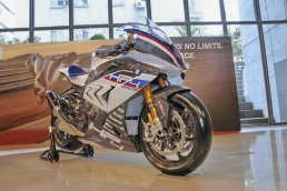 399萬放家裡欣賞，BMW HP4 Race登台亮相