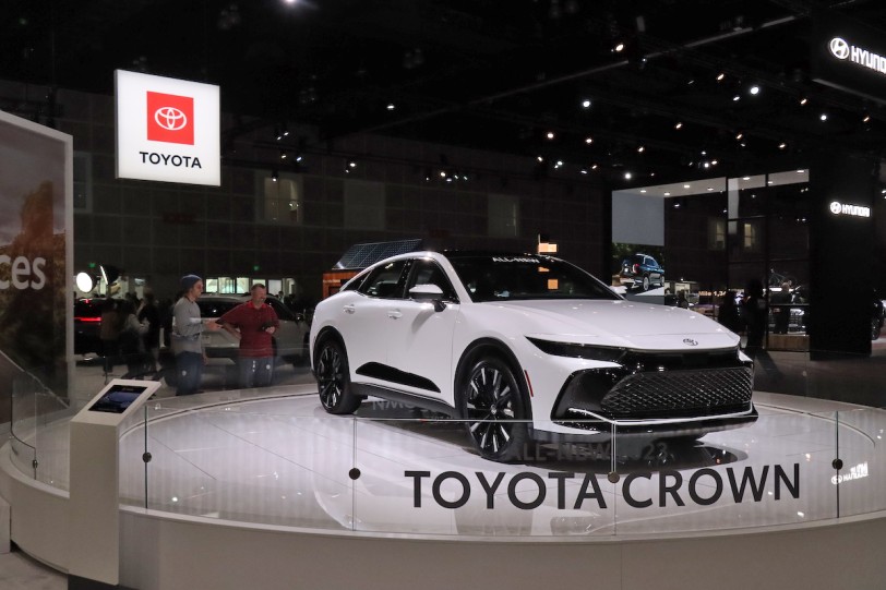 2022 洛杉磯車展現場直擊：新型態跨界房車旗艦，Toyota CROWN CROSSOVER 現場實拍