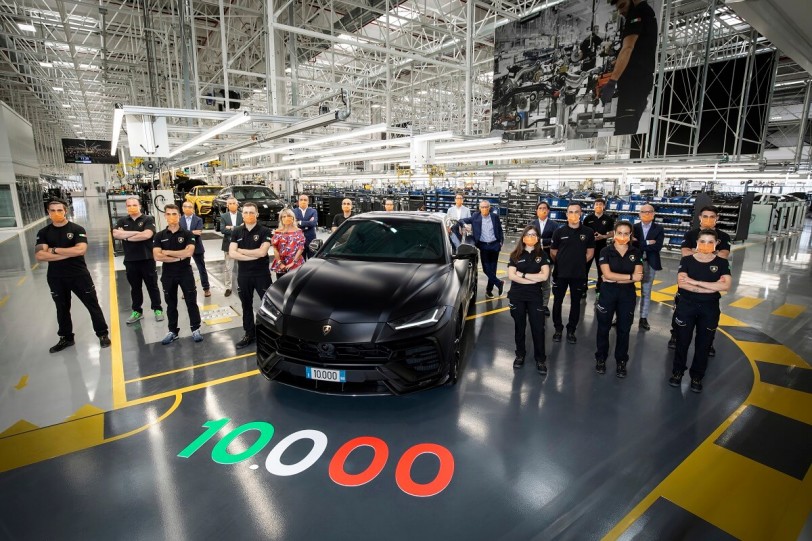 Lamborghini慶祝第一萬台Urus誕生！
