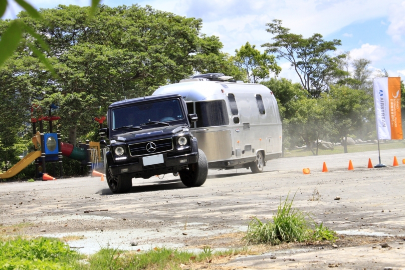 實際駕馭拖著Airstream體驗快意奔馳在爛路、坡道、髮夾、金卡納