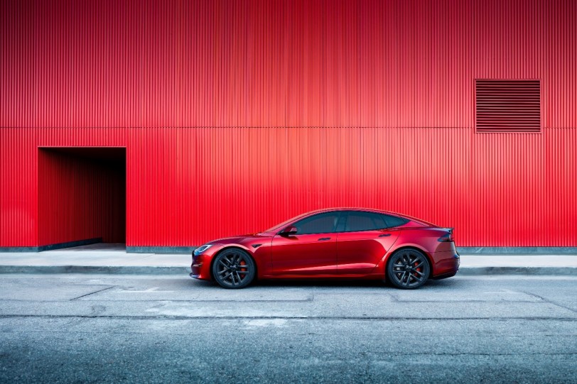 全新車色「烈焰紅」初登場！Tesla Model S、Model X 正式開放訂購 地表最強 SUV 現身 第二季首批限量交付