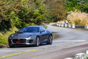 加了四驅、依舊讓人著迷的狂野駕馭美學，Jaguar F-Type P380 R-Dynamic AWD