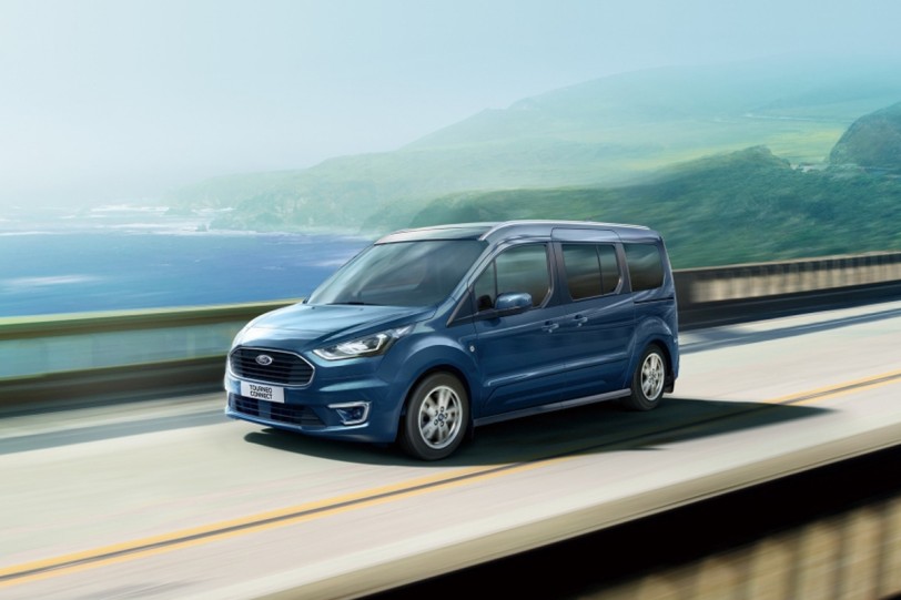 增加四眼前車雷達、APA主動式路邊停車輔助,2022 年式 Ford Tourneo Connect旅玩家發表