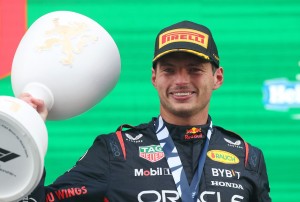 無畏雨神同行!Max Verstappen荷蘭家鄉三連冠,開賽追平九連勝