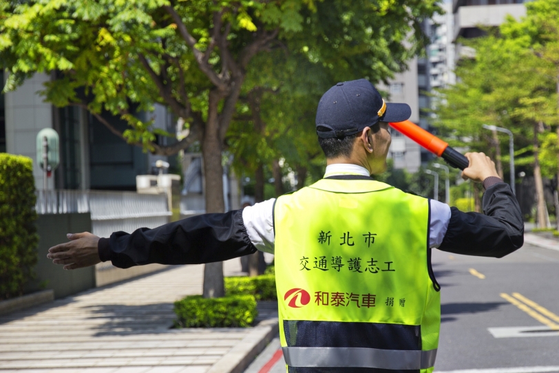 和泰汽車8年捐贈7萬3千套導護裝備 與導護志工一同攜手守護全台百萬小學生的交通安全