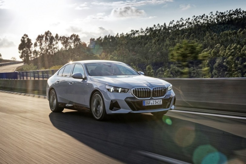 全新世代BMW 5系列勇奪「世界年度風雲車」2024年度最佳豪華車大獎