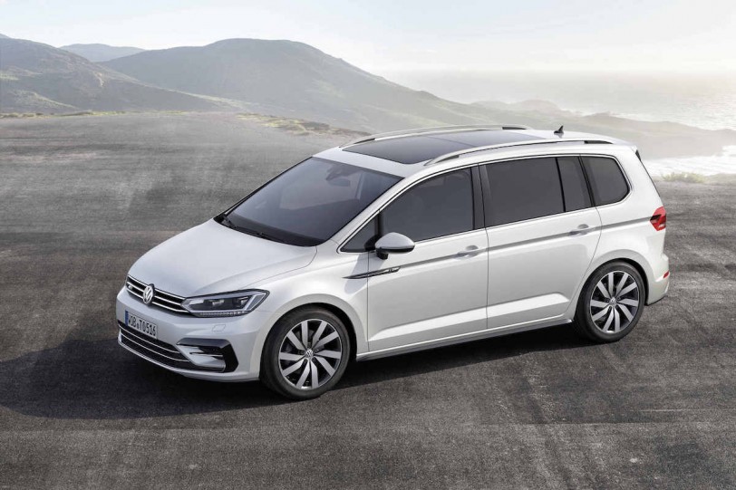 增列IQ.DRIVE智能駕駛輔助系統，慶賀 Volkswagen Touran四連霸奪「最佳進口中型MPV 」！