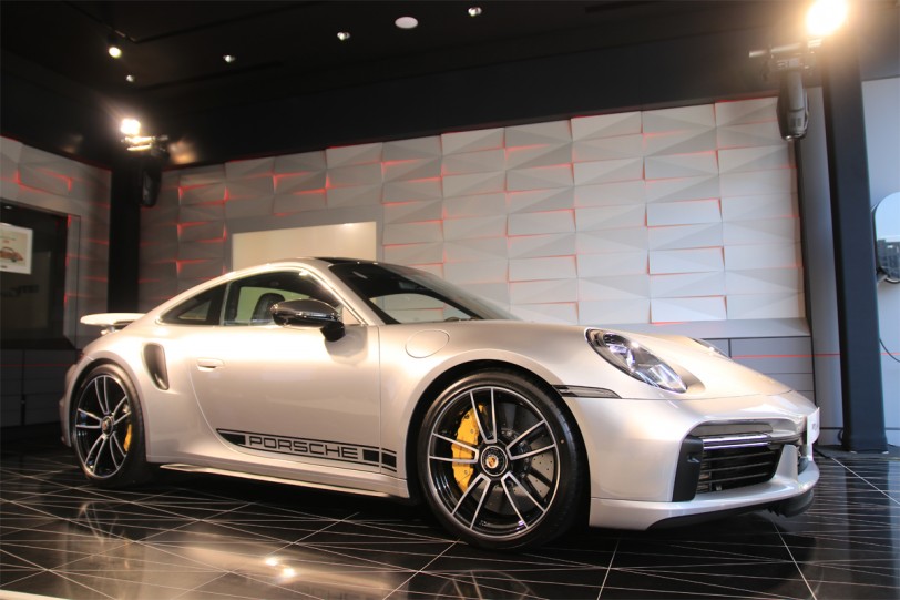 新竹保時捷都會概念店開幕 911 Turbo S驚喜現身