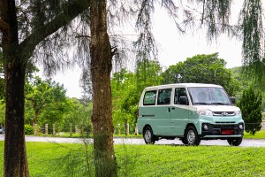 為「最後一哩路」減碳做努力,2023 中華菱利 CMC VERYCA E300 純電五人座箱型車