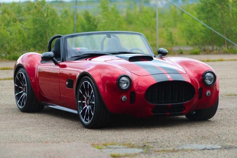 第一批AC Cobra GT Roadster已經下線，而AC Cobra GT Coupe緊接在後