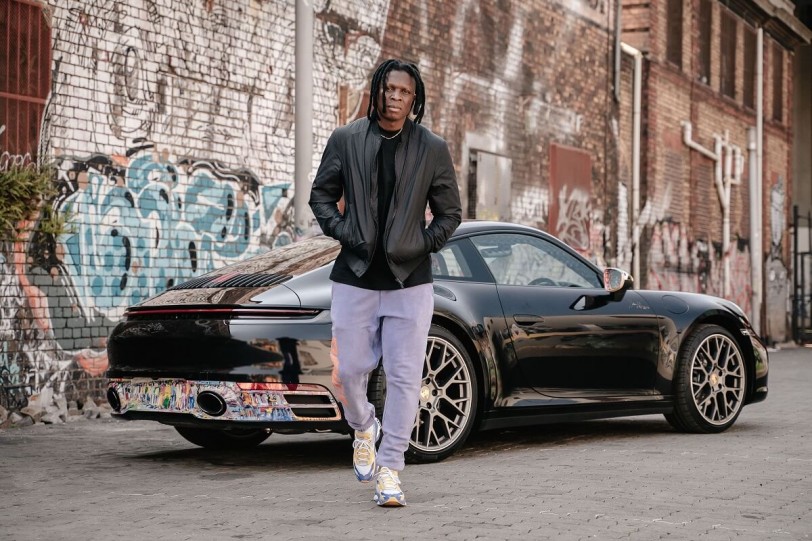 知名藝術家Nelson Makamo創作自己的Porsche 911 Carrera