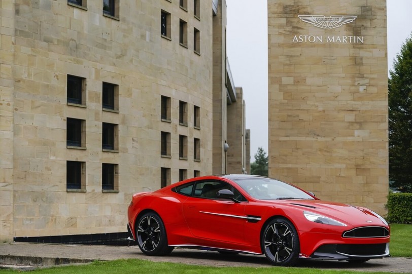 Aston Martin經典Wings Series航空特仕車款與經典飛機齊聚一堂 並預告將有新世代的Wings Series