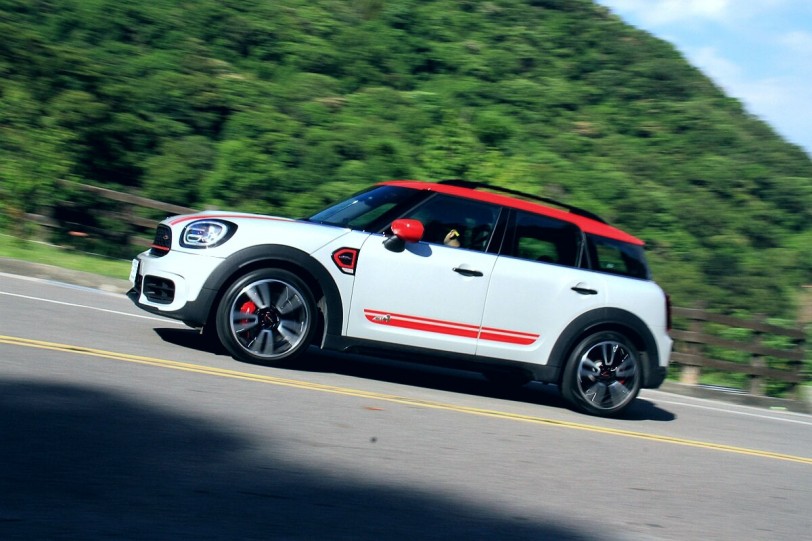 來碗競技康趣麵！MINI John Cooper Works Countryman讓你舒適/過彎吃好、吃過癮！