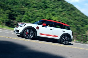 來碗競技康趣麵！MINI John Cooper Works Countryman讓你舒適/過彎吃好、吃過癮！