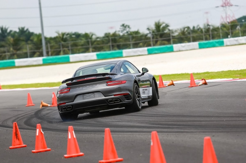 Porsche運動駕駛課程於馬來西亞雪邦賽車場展開