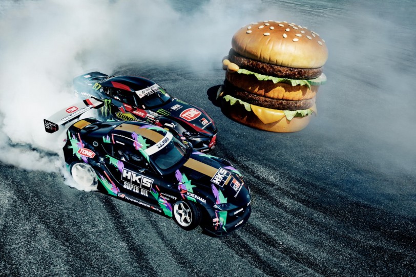 日本麥當勞限定Tomic GR Supra玩具車開賣，甩尾車手漢堡繞圓得來速！