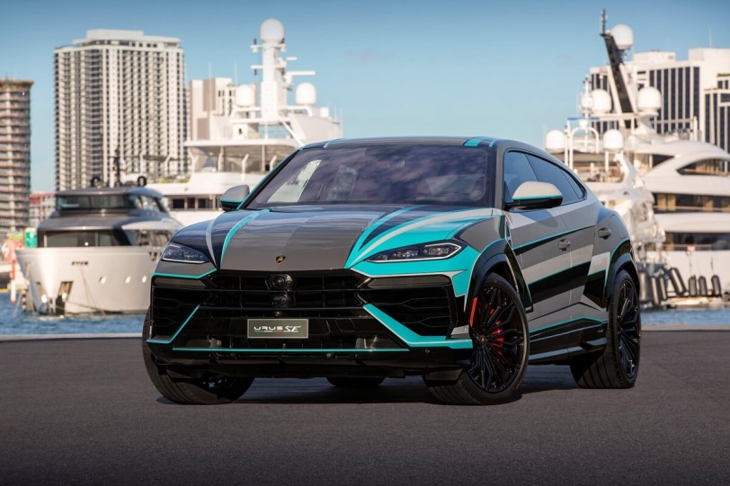 Lamborghini在2024年邁阿密海灘巴塞爾藝術展期間展出邁阿密風格的Urus SE