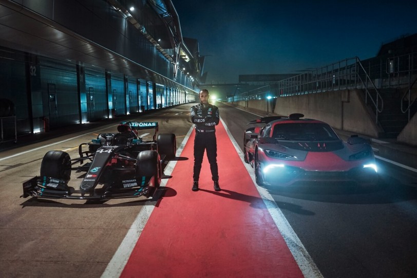 Lewis Hamilton「下班後」不得閒！與Mercedes-AMG Project ONE共度美好時光(內有影片)