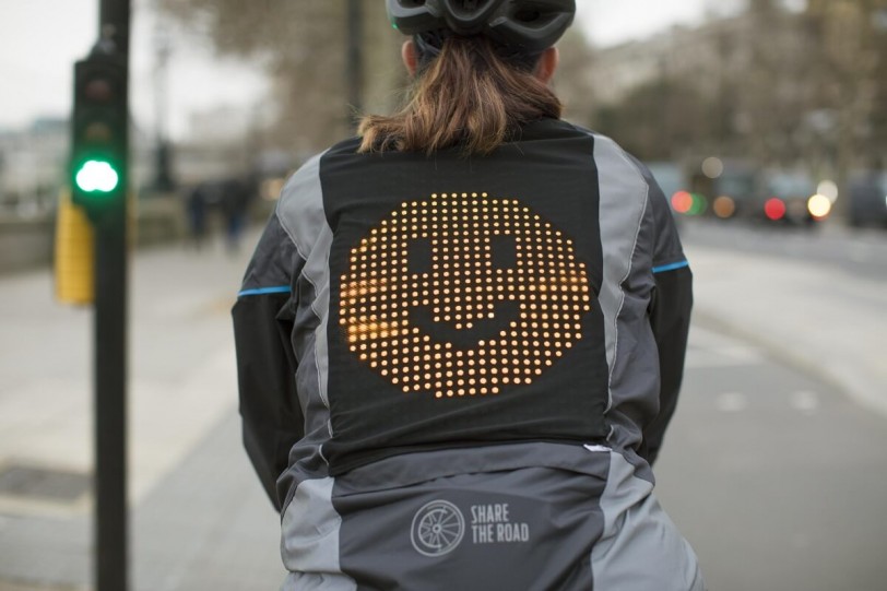 Ford推出騎士專用「Emoji Jacket」有助於幫助駕駛了解騎士動向與心情(內有影片)