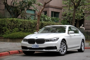 新BMW 730d不再像是「大」七了！(內有影片)