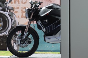 騎檔車就是帥！ Super SOCO TC開啟電動機車的文藝復興