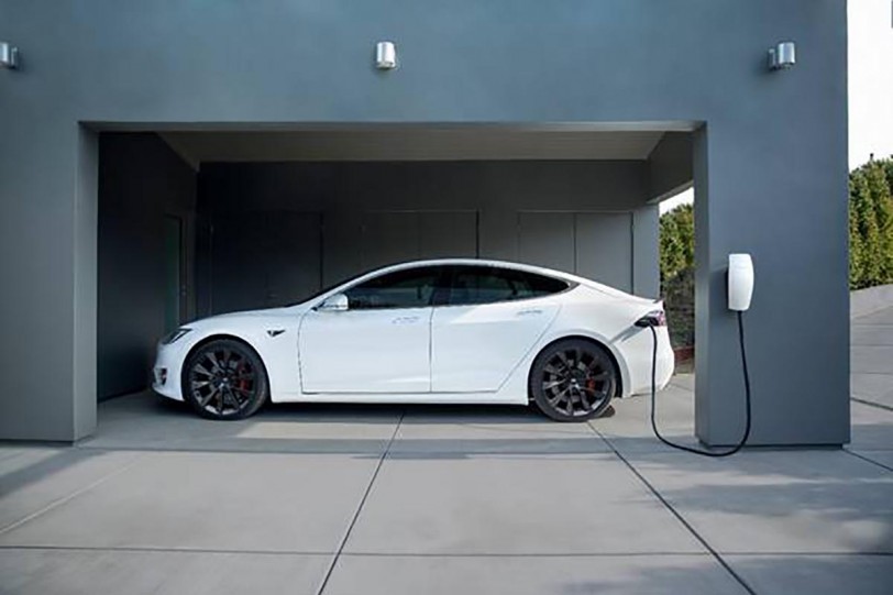 Tesla 推出全新「滿電出門」套裝與限時車主禮遇方案