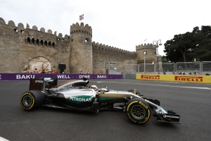 Mercedes-AMG PETRONAS巴庫領跑，Nico Rosberg開啟巡航模式Pole to Win