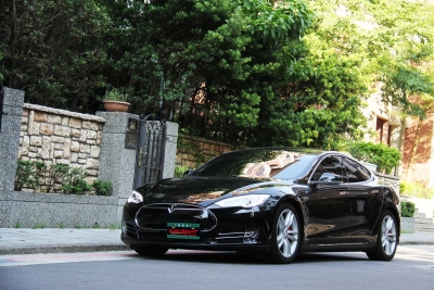高反差代名詞,試駕Tesla Modle S P85D